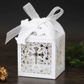 Weiße lasergeschnittene Kreuz-Geschenkbox mit Schleife für Taufe und Hochzeit - Weiß