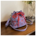Sac seau en velours côtelé violet avec broderies cœurs rouges et bandoulière - Violet