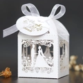 Laserschnitt Hochzeit Gastgeschenk Box mit Brautpaar Silhouette und weißer Schleife - 5*5*8CM / Weiß