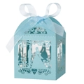Caja para dulces azul claro cortada con láser con silueta de novios y lazo de cinta - Azul Tiffany
