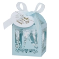 Nahaufnahme der hellblauen lasergeschnittenen Hochzeitsbox mit Silhouette und Schleife - 5*5*8CM / Perlhellblau