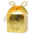 Détail de la boîte à bonbons rose découpée au laser en or avec ruban jaune - 5x5x8CM / Or Réfléchissant