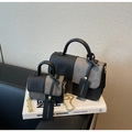 Sac bandoulière tendance bicolore noir et gris avec chaîne dorée disponible en deux tailles - Noir Grand