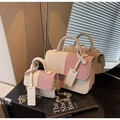 Ensemble sac bandoulière rose et beige avec texture croisée et chaîne chic - Blanc/Rose Grand