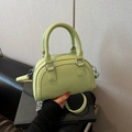 Sac bowling vert clair en similicuir grainé avec bandoulière réglable amovible - Vert