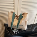 Sac fourre-tout minimaliste en toile blanc cassé avec anses vert lac et broderie chat - Blanc Cassé