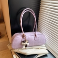Sac baguette violet lavande à texture crocodile avec un charmant nœud décoratif - Violet Vintage