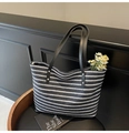 Sac fourre-tout en paille à rayures horizontales noires et blanches et anses en cuir - Noir