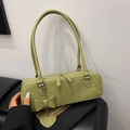 Sac sous le bras vert herbe à motif crocodile avec un pendentif cœur et nœud - Vert Vintage