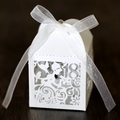 Caja de caramelos blanca cortada con láser para 18 años con cinta de organza - Blanco