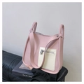 Sac fourre-tout en cuir litchi rose et blanc avec poche zippée contrastée et cadenas - Rose