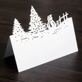 Dettaglio di un segnaposto natalizio bianco traforato al laser con pupazzo di neve - 10*10CM / Bianco