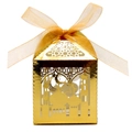 Détail d'une boîte à bonbons dorée découpée au laser avec motifs mosquée et lune - Doré