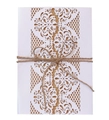 Invitación de boda cortada con láser con funda blanca nacarada y tarjeta de papel kraft - Blanco (Incluye Página Interior Kraft Y Cuerda De Cáñamo)