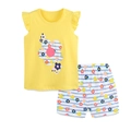 Set estivo da bambina con top giallo senza maniche, fiore applicato e pantaloncini a righe - 5Y / Top Giallo con Applicazione e Pantaloncini a Righe (2279)