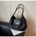 Sac cabas noir classique avec détails argentés et anses en similicuir lisse - Noir