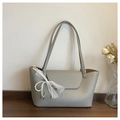 Sac cabas gris clair en cuir avec nœud en dentelle blanche et pendentif perle - Gris