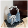 Sac bandoulière en jean bleu avec poignée argentée et nœud en dentelle délicat - Bleu foncé