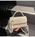 Bolso cuadrado retro blanco crema en cuero texturizado con correa dorada ajustable - Blanco