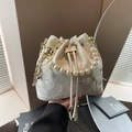 Elegante borsa a secchiello crema con ricamo in pizzo, manico di perle e farfalla 3D - Blu