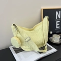 Borsa a tracolla a mezzaluna plissettata giallo limone con portamonete rotondo - Giallo