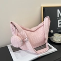 Borsa a tracolla rosa in nylon plissettato con portamonete rotondo abbinato da donna - Rosa