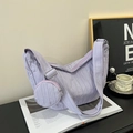 Borsa a tracolla viola chiaro in nylon plissettato con piccolo portamonete tondo abbinato - Lilla