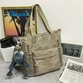 Sac fourre-tout en nylon camouflage kaki avec poches et porte-clé grenouille en peluche - Avec Pendentif / Vert