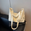 Sac croissant polyvalent en nylon beige avec large bandoulière réglable pour le quotidien - Blanc Cassé