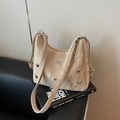 Sac à main beige plissé orné de papillons argentés et d'une fermeture éclair - Khaki