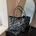 Grand sac cabas avec texture jacquard abstraite grise et fines anses en cuir noir - Texture Abstraite Noir Gris