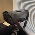 Sac bandoulière noir résistant à l'eau avec sangle réglable au design minimaliste - Noir Grand