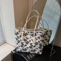 Sac cabas classique avec imprimé vache noir et blanc et anses de couleur crème - Imprimé Vache Beige