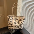 Grand sac fourre-tout élégant avec imprimé léopard marron et doubles bretelles d'épaule - Léopard Beige
