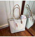 Sac cabas en cuir grainé blanc avec lanières marron et détail de foulard en soie - Blanc