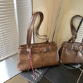 Sac sous le bras rétro marron en similicuir avec boucles et breloques de mode - Avec Pendentif / Marron