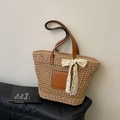 Sac cabas en paille tressée à la main avec anses en cuir marron et nœud en dentelle - Kaki