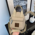 Wasserdichte Nylon-Umhängetasche für Damen in Beige mit abnehmbarem Gurt - Reisweiß Groß