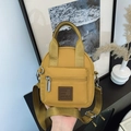 Gelbe Mini-Umhängetasche aus Nylon, wasserfest, mit Handgriffen und verstellbarem Riemen - Gelb Groß