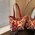 Borsa tote da matrimonio in tela con carattere XI rosso e fiori tradizionali - Rosso Vino 2