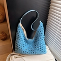 Sac fourre-tout bleu en crochet ajouré avec bandoulières pour la plage et l'été - Bleu