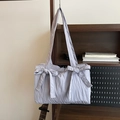 Sac seau en nylon plissé lilas clair avec des nœuds élégants sur les bandoulières - Violet