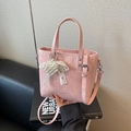 Sac à main plissé rose avec pendentif cœur en perle et nœud en dentelle élégant - Rose avec pendentif