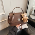 Petit sac carré vintage marron foncé en cuir mat avec pendentif ours en peluche - Café (Avec Pendentif)