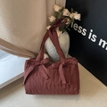 Sac seau en nylon rouge foncé avec plis verticaux et nœuds décoratifs pour femme - Rouge