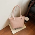 Sac fourre-tout tressé rose avec poignées nouées et cuir synthétique texturé - Rose