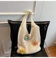 Elegante bolso beige de ganchillo con flores 3D coloridas y centros de perlas - Blanco Roto