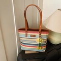 Sac cabas en paille à rayures avec anses en cuir marron et breloque fleurie décorative - Multicolore Avec Pendentif