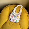 Borsa tote in crochet fatta a mano color crema con fiori 3D colorati - Bianco Sporco