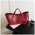 Elegante borsa tote capiente rosso intenso in pelle sintetica liscia con manici - Rosso